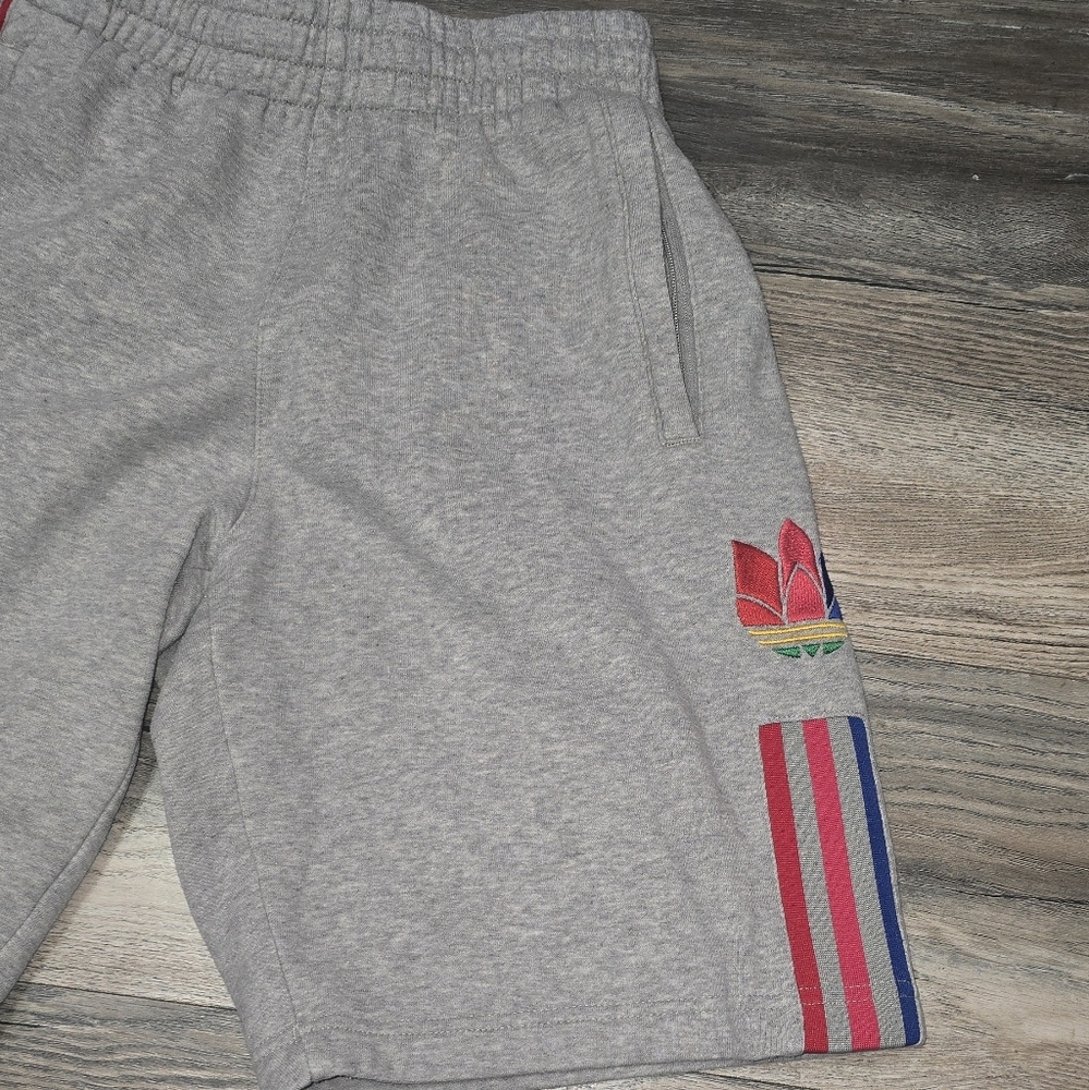 Gray Shorts with Red and Blue ADIDAS ORIGINALS 3D TREFOIL STRIPED Size Small - Picture 2 of 7